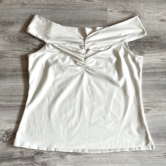 Express Tops - EXPRESS Off-The-Shoulder Cream Top in Size Large